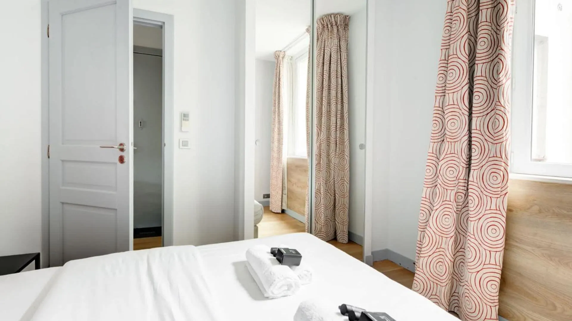 Logement Moderne Avec Cuisine Equipee Et Balcon Parijs Frankrijk