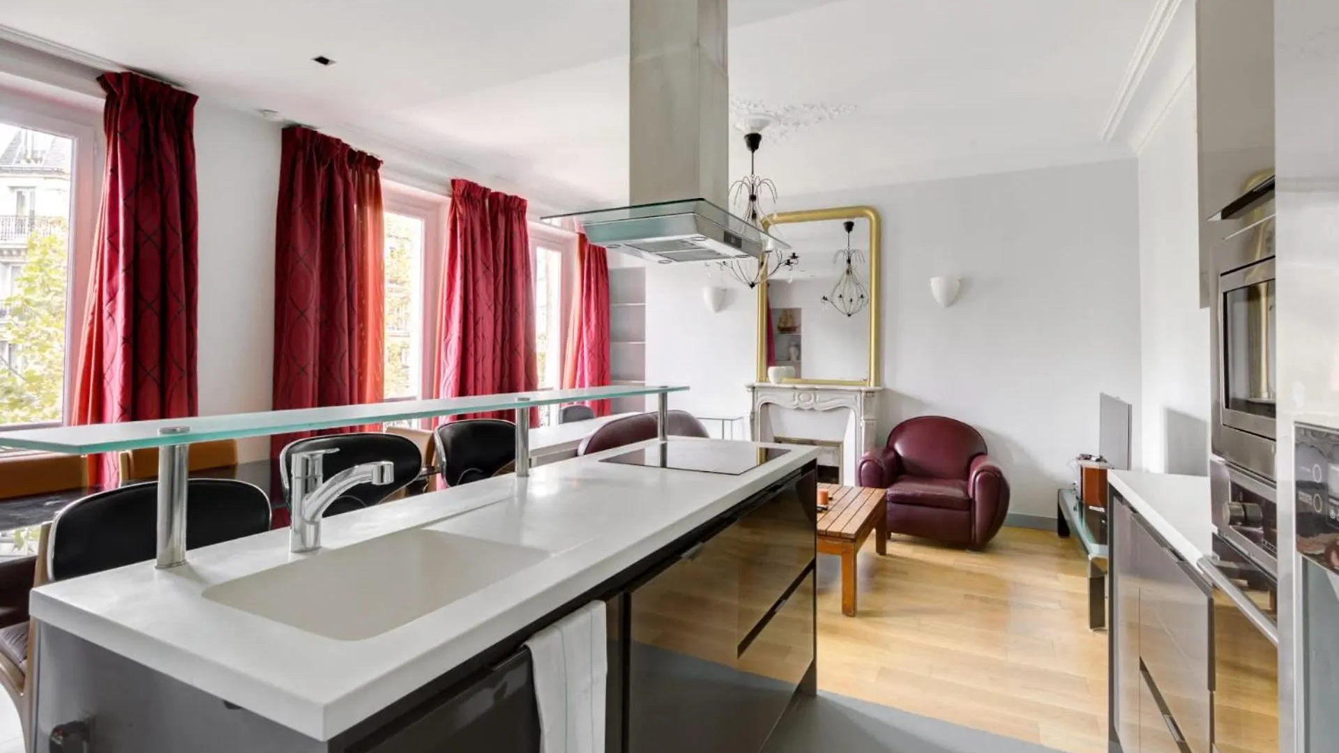 Logement Moderne Avec Cuisine Equipee Et Balcon Parijs 0*,