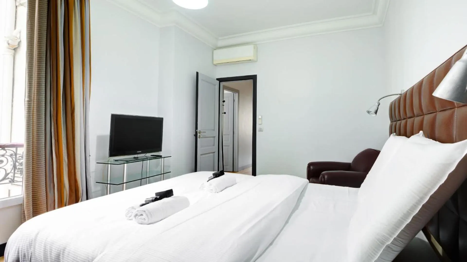 Logement Moderne Avec Cuisine Equipee Et Balcon Parijs 0*,  Frankrijk