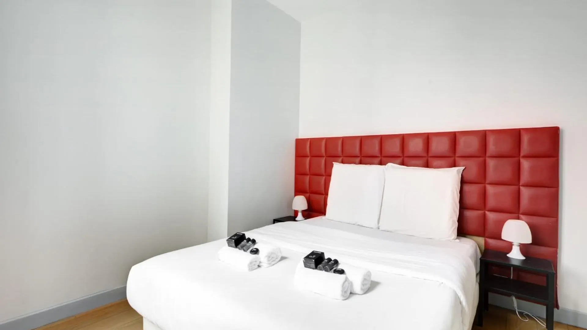 Logement Moderne Avec Cuisine Equipee Et Balcon Parijs