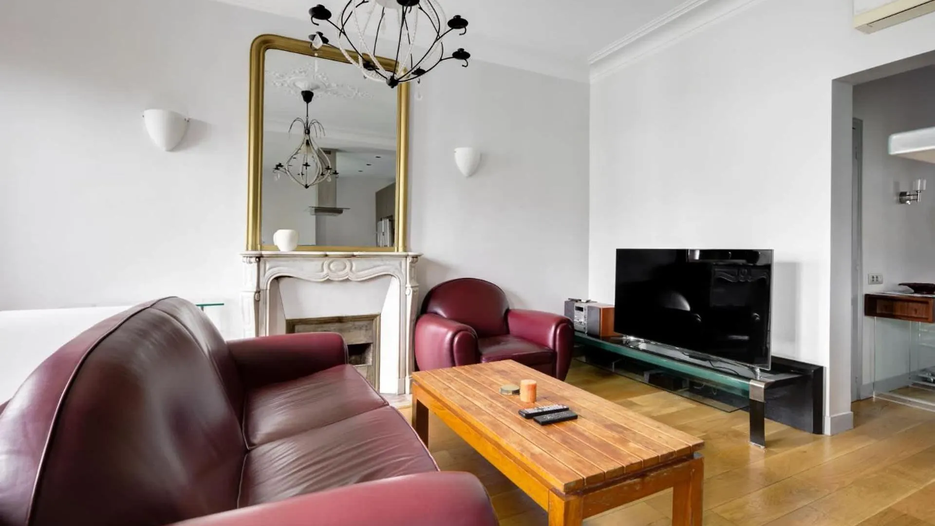 Logement Moderne Avec Cuisine Equipee Et Balcon Parijs Frankrijk